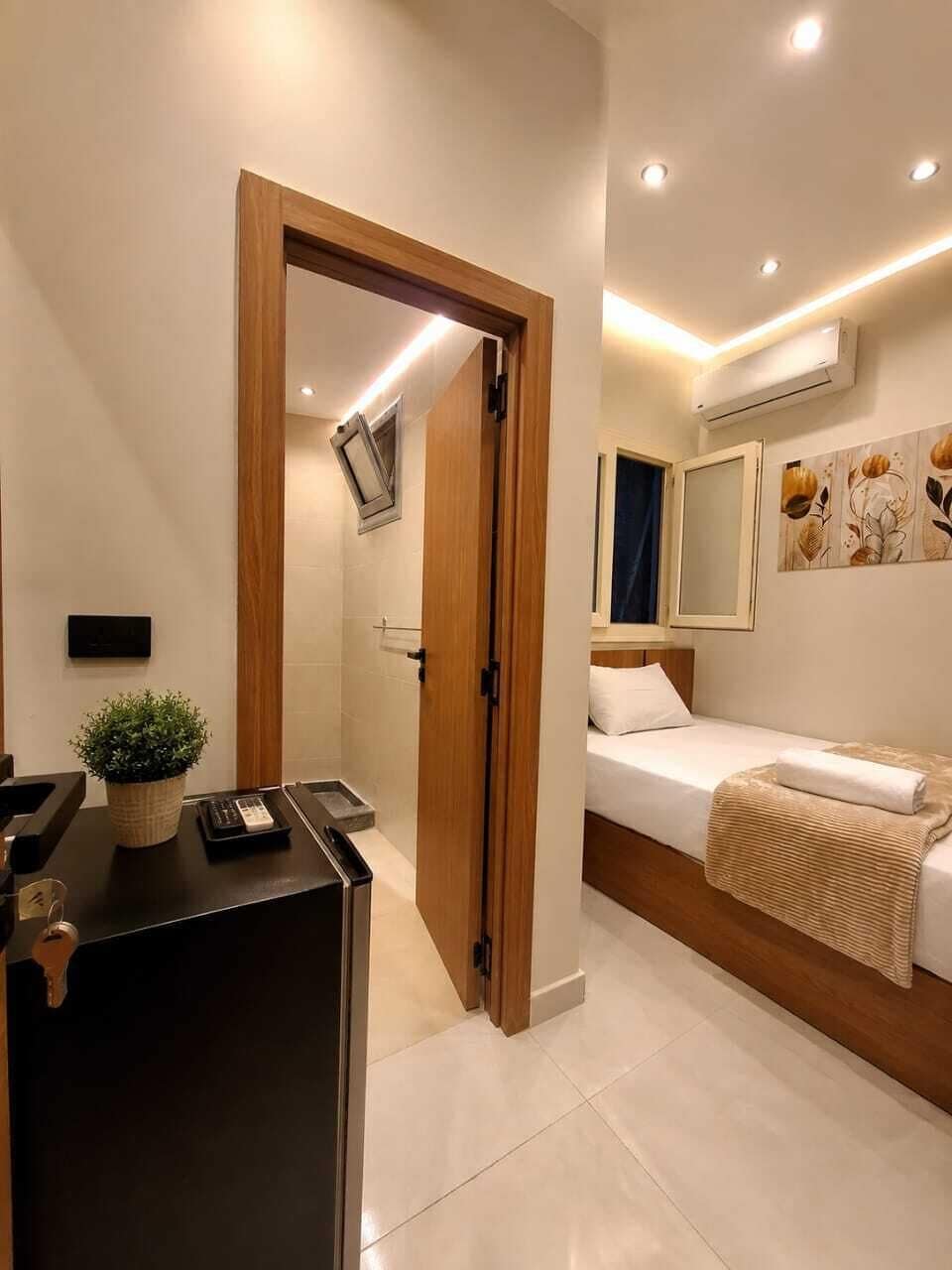 Basic Single Room | Hypo-allergenic bedding available, minibar, in-room safe, soundproofing