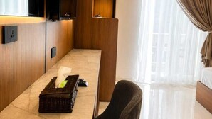 Hipoallergén ágynemű, minibár, széf a szobában és hangszigetelés