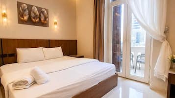 Hypo-allergenic bedding available, soundproofing, WiFi (free)