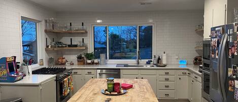 Microwave, dishwasher