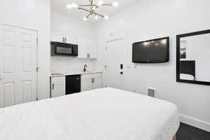 1 bedroom, desk, iron/ironing board, WiFi