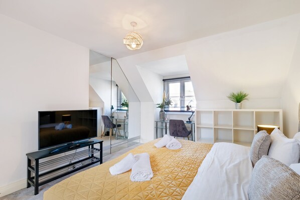 3 bedrooms, iron/ironing board, free WiFi, bed sheets