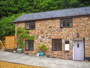 Exterior - 3 bedroom accommodation in Tiverton (Tiverton)