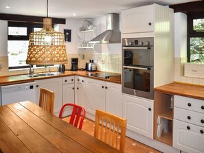 Dishwasher - 3 bedroom accommodation in Tiverton (Tiverton)