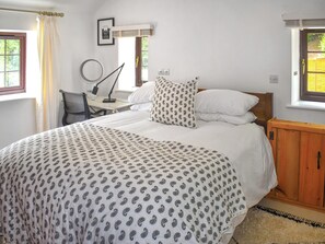 3 bedrooms, free WiFi, bed sheets - 3 bedroom accommodation in Tiverton (Tiverton)