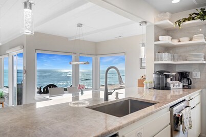 Blue Haven-Oceanfront Stay Near Cambria & Beaches