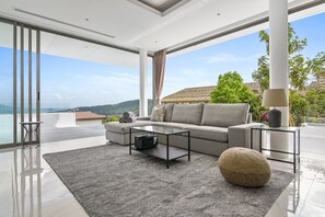 Smart-TV, DVD-spiller og stereoanlegg