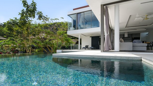 A modern house with a swimming pool, a glass-enclosed balcony, and a garden. - Jasmine Bophut - Stunning Seaview Villa (Koh Samui)