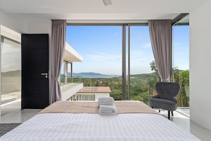 3 bedrooms, in-room safe, desk, free WiFi