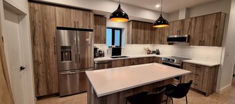 The Orange Bridge Lookout | Modern 2BR | Walk to Everything