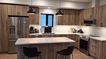 KylskÄp, mikrovÄgsugn, ugn och spishÀll