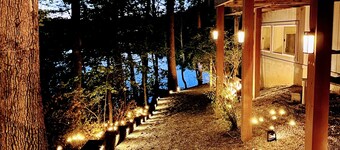 Mid-Century Modern Lake House – Gorgeous Fall Views, Fire pit, Sauna, 4BR