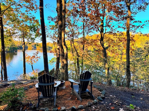 Midcentury Modern Lake House, gorgeous views, deck, 4-bedrooms in Lusby/Solomons