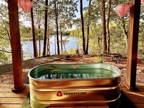 Outdoor spa tub