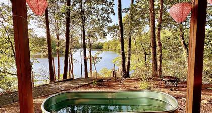 Midcentury Modern Lake House, gorgeous views, deck, 4-bedrooms in Lusby/Solomons