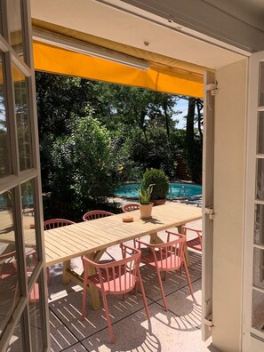 Outdoor dining - FAMILY BEACH HOUSE (Fréjus)