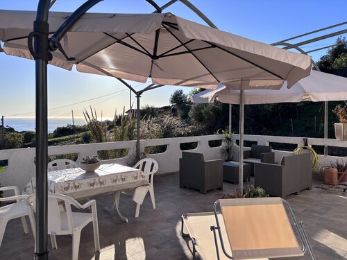 Bosa Bouganville Apartment with Sea View