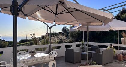 Bosa Bouganville Apartment with Sea View