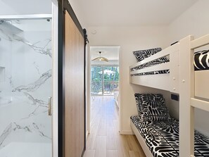 1 chambre, fer et planche à repasser, Wi-Fi gratuit, draps fournis