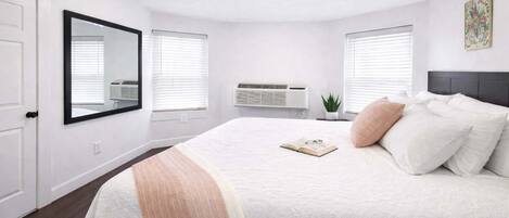 1 soverom, skrivebord, strykejern/-brett og wi-fi