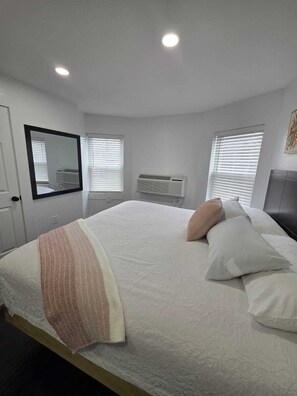 1 bedroom, desk, iron/ironing board, WiFi