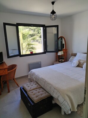 2 bedrooms, iron/ironing board, free WiFi, bed sheets