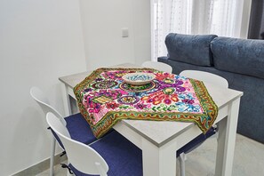 Dining - Csa Isolde: Cozy and Modern (Nerja)