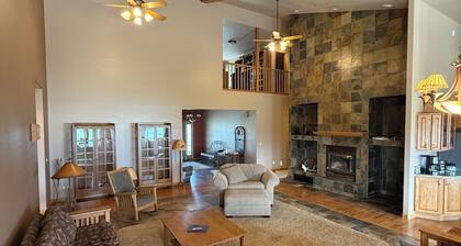 Spacious 5-bedroom house with WiFi, AC in Weat Casper