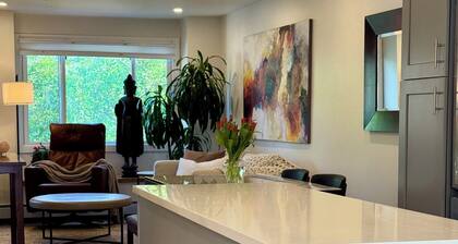 Modern 1-bedroom condo on Pearl Street, WiFi, AC, parking