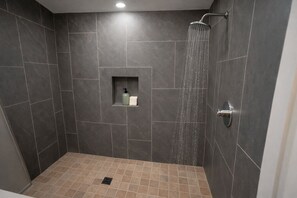 Douche, sèche-cheveux