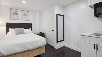 1 habitación, escritorio, tabla de planchar con plancha y wifi