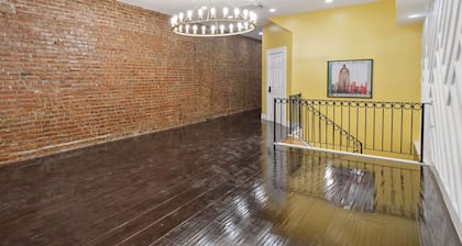 Lodgyy - Comfy Double-bed Suite