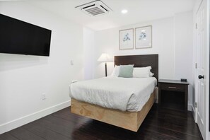 1 bedroom, desk, iron/ironing board, WiFi