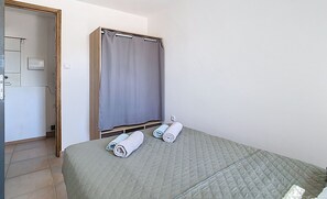 2 bedrooms, iron/ironing board