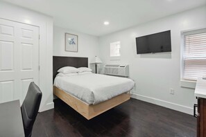 1 makuuhuone, työpöytä, silitysrauta/-lauta, Wi-Fi