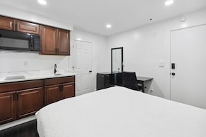 1 chambre, bureau, fer et planche à repasser, Wi-Fi