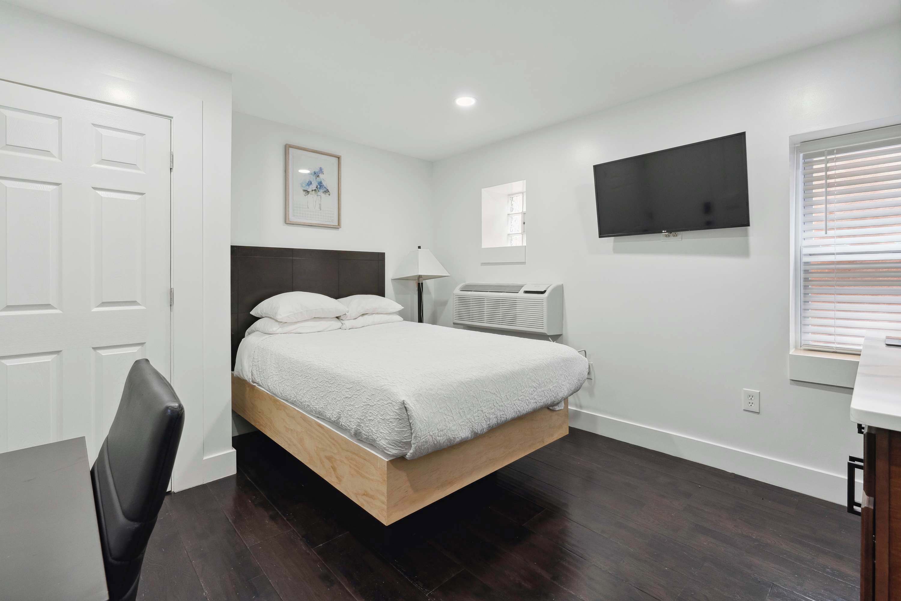 1 chambre, bureau, fer et planche à repasser, Wi-Fi