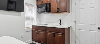 Lodgyy - Quiet Double-bed suite