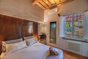 1 bedroom, iron/ironing board, free WiFi, bed sheets - Delightful Penthouse in the heart of Monti within walking distance metro Cavour and Colosseum. (Roma)