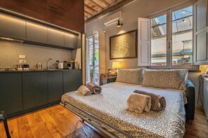 1 chambre, fer et planche à repasser, Wi-Fi gratuit, draps fournis