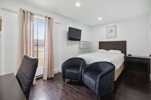 1 bedroom, desk, iron/ironing board, WiFi