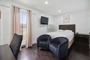 1 bedroom, desk, iron/ironing board, WiFi