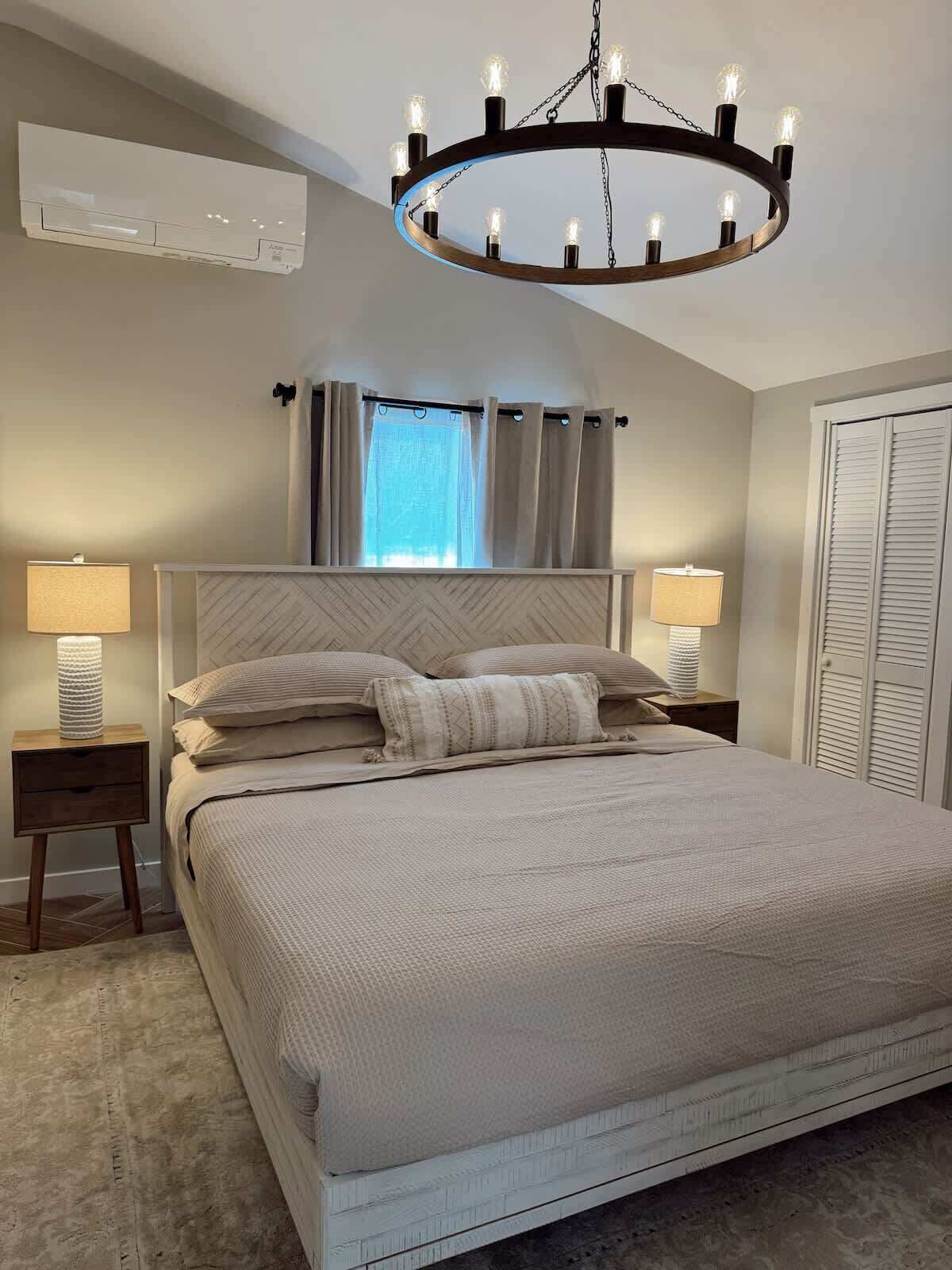 2 bedrooms, travel crib, WiFi, bed sheets