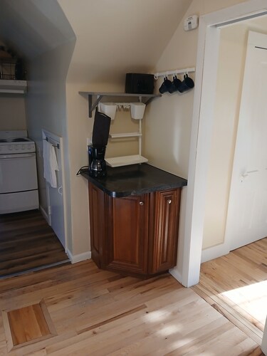 Historical 3rd floor studio apartment in Uptown Wedge