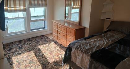 Historical 3rd floor studio apartment in Uptown Wedge