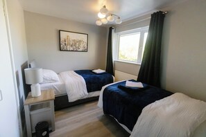 4 slaapkamers, een strijkplank/strijkijzer, wifi, beddengoed