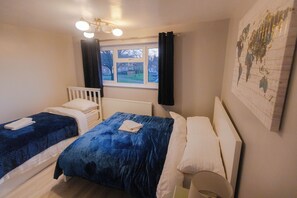 4 bedrooms, iron/ironing board, WiFi, bed sheets