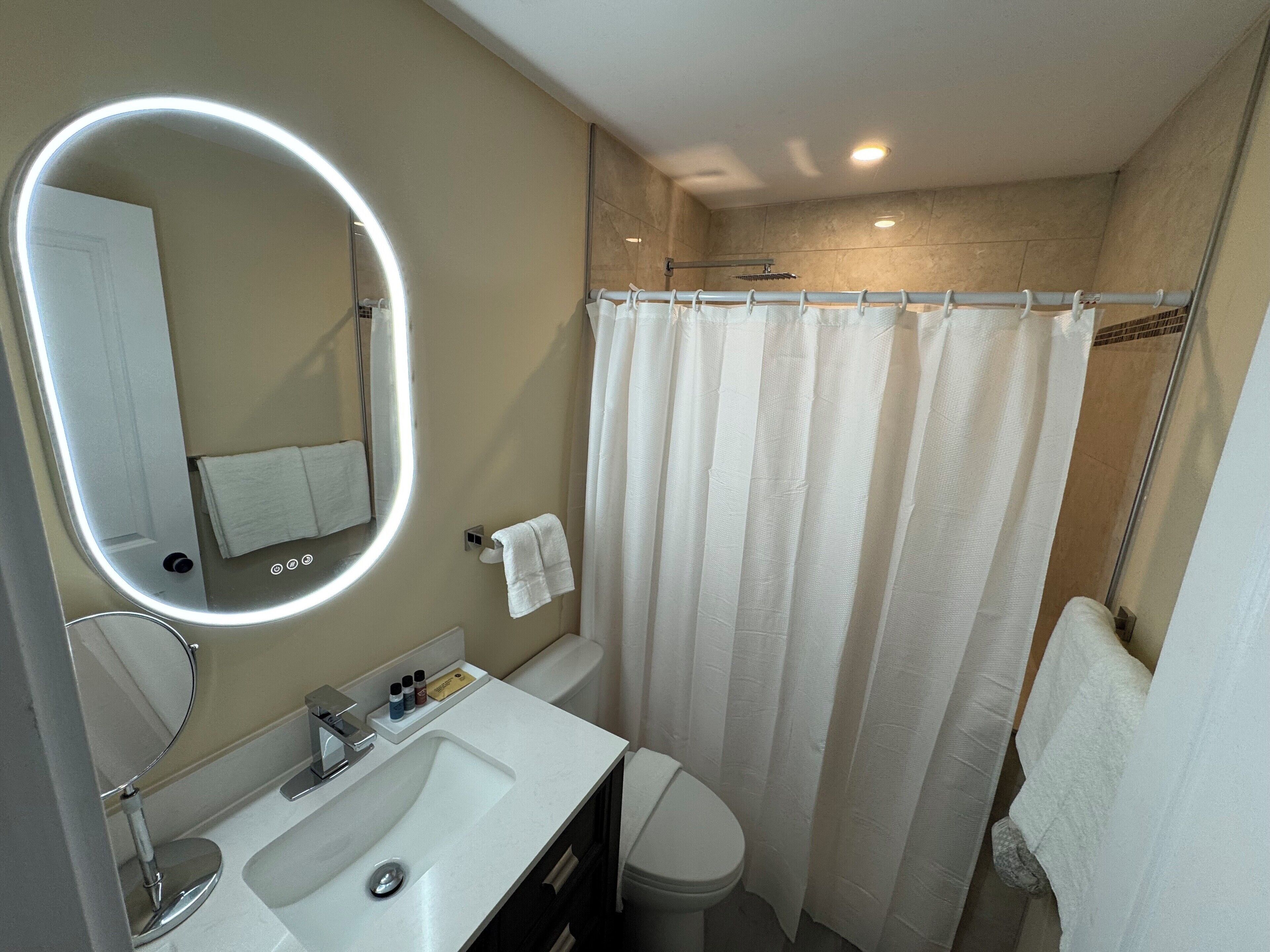 Superior Room, 2 Queen Beds | Bathroom