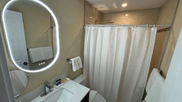 Superior Room, 2 Queen Beds | Bathroom