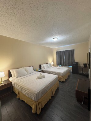 Standard Room, 2 Queen Beds - Kenricia Hotel (Kenora)